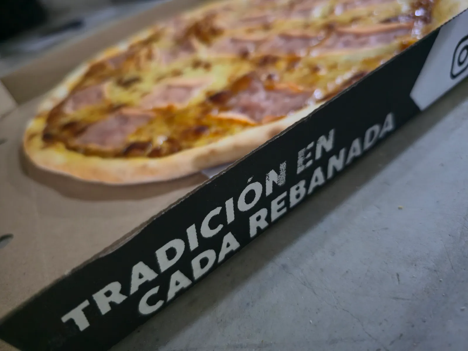 Pizza familiar tradicional