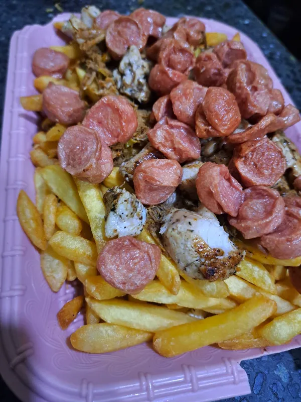 Salchipapa pequeña mixta